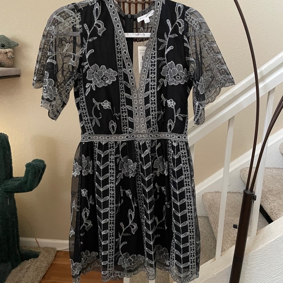 Socialite lace dress - Picture 7 of 11